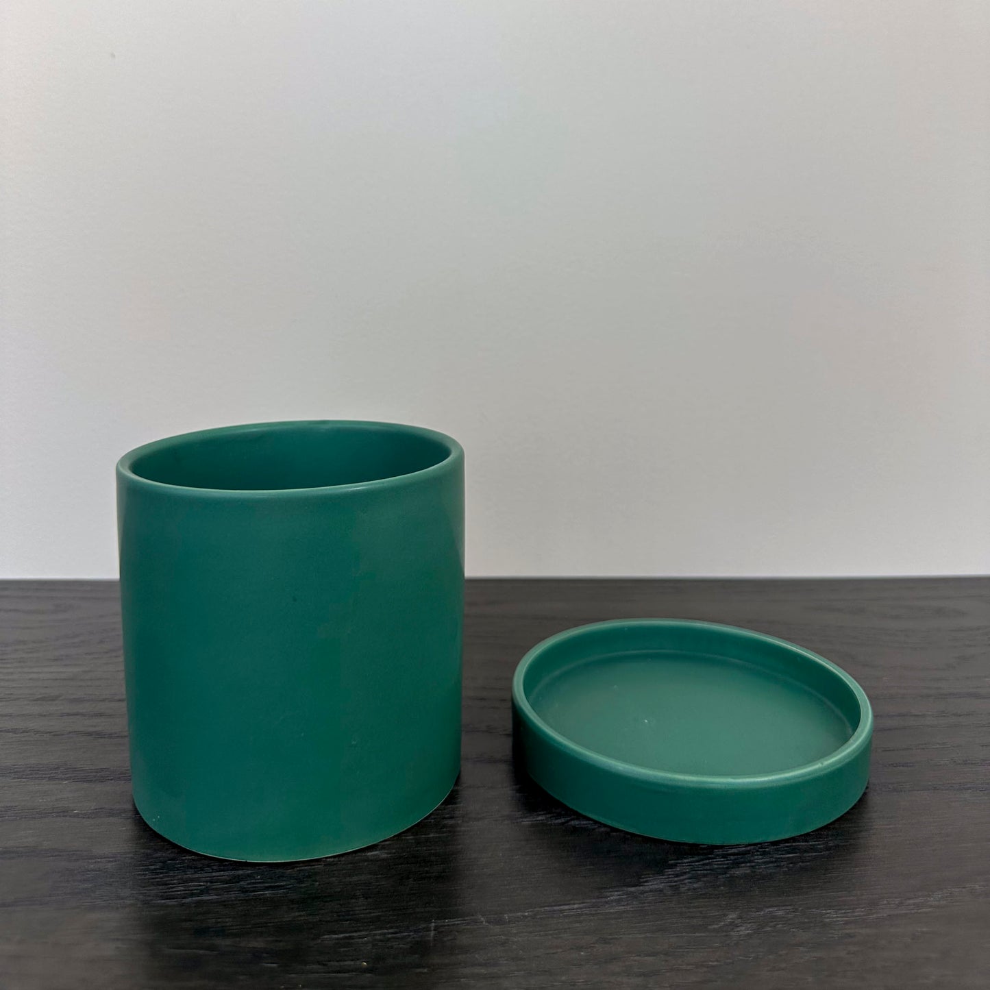 Green ceramic cylinder planter with drainage and tray